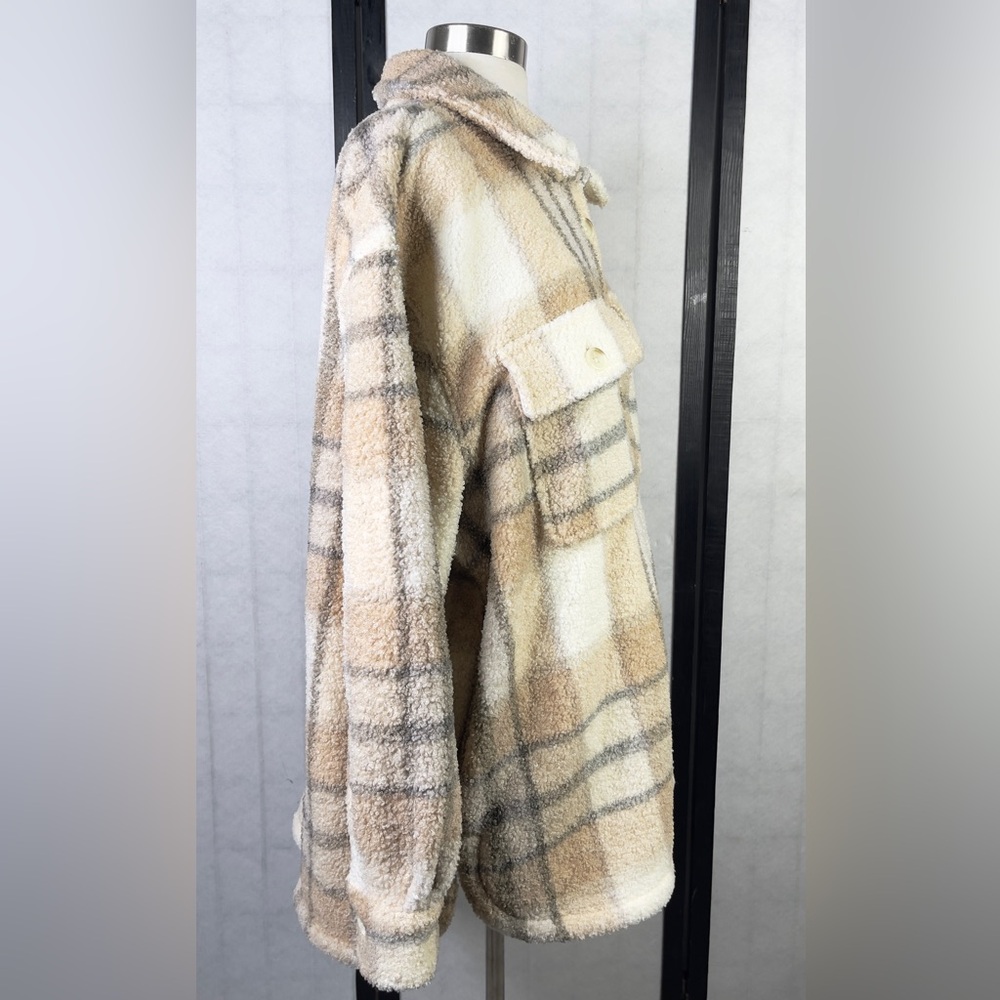 Abercrombie & Fitch and plaid Shacket - Picture 3 of 7